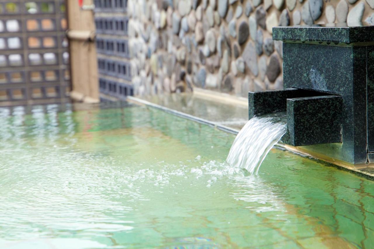 Ryokan Asukasou At The Entrancne Of Nara Park Exterior photo