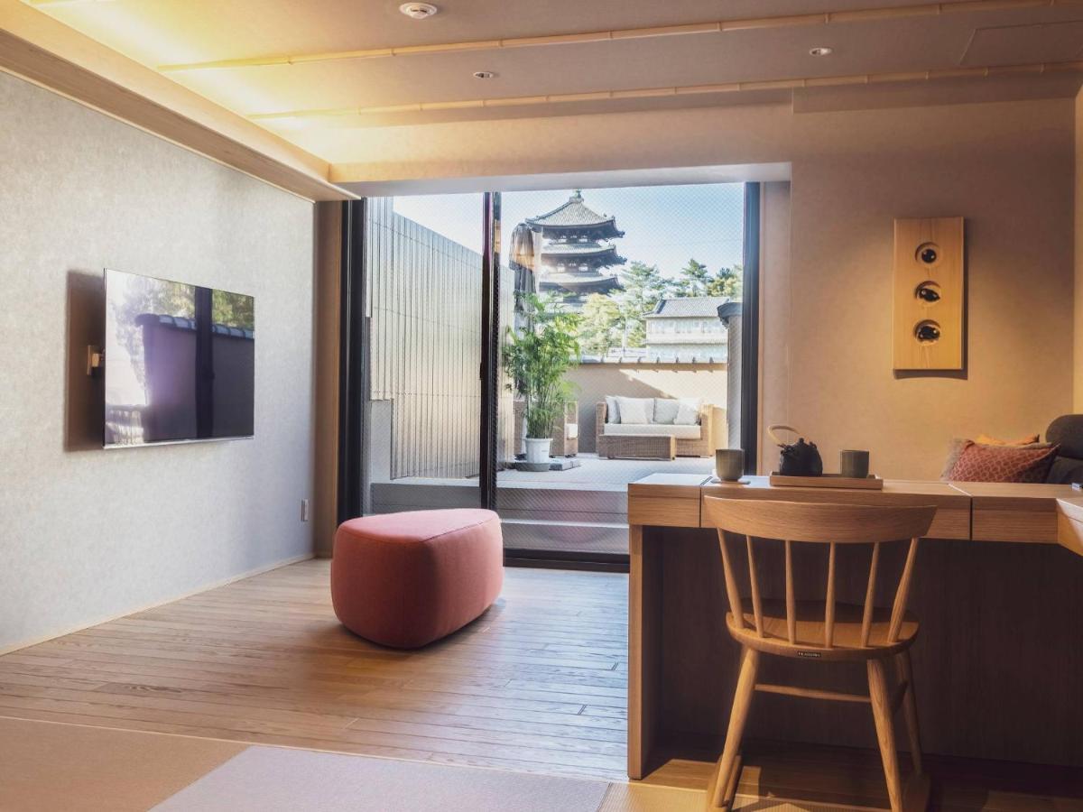 Ryokan Asukasou At The Entrancne Of Nara Park Exterior photo